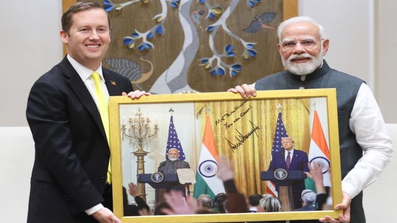 'मोदी महान आहेत'! डोनाल्ड ट्रम्प यांना आली मित्राची आठवण, PM मोदींना पाठवले स्पेशल गिफ्ट