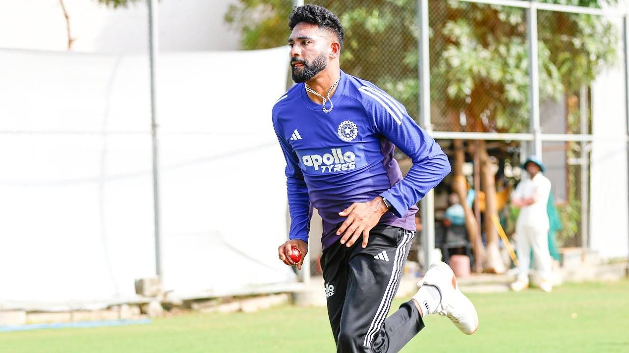 मोहम्मद सिराज चौथ्या पर्वातील सहावा कसोटी सामना खेळत आहे. यापूर्वी इंग्लंडविरुद्धच्या पाच कसोटी सामन्यात त्याने 23  विकेट्स घेतल्या होत्या. आता त्याने वेस्ट इंडिजविरुद्धच्या पहिल्या कसोटीच्या पहिल्या डावात चार विकेट्स घेत आपली प्रभावी कामगिरी सुरू ठेवली आहे.  22 विकेटसह त्याने वेस्ट इंडिजच्या शामर जोसेफ दुसऱ्या क्रमांकावर आहे. (फोटो- बीसीसीआय ट्वीटर)