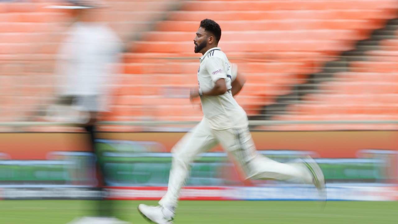 भारत वेस्ट इंडिज कसोटी मालिकेतील पहिला सामना अहमदाबादच्या नरेंद्र मोदी स्टेडियममध्ये होत आहे. नाणेफेकीचा कौल वेस्ट इंडिजच्या बाजूने लागला आणि प्रथम फलंदाजी करण्याचा निर्णय घेतला. पण हा निर्णय फसला असंच म्हणावं लागेल. वेस्ट इंडिजचा पहिला डाव अवघ्या 162 धावांवर आटोपला. (फोटो- बीसीसीआय ट्वीटर)