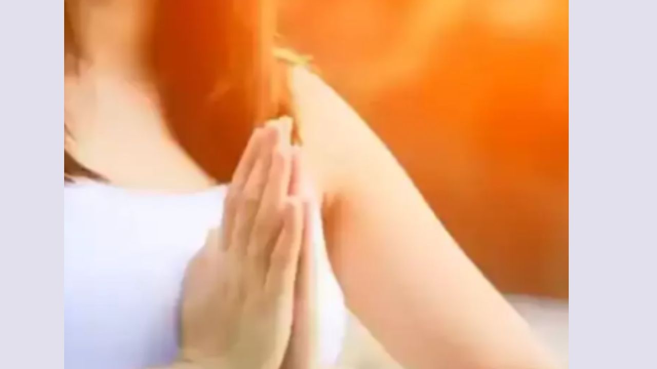 नमस्कार आणि नमस्तेमध्ये नेमका फरक काय? 99 टक्के लोकांना नाही सांगता येणार नमस्कार आणि नमस्तेमध्ये नेमका फरक काय? 99 टक्के लोकांना नाही सांगता येणार