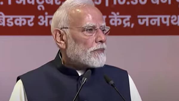 PM Narendra Modi : RSS च्या शताब्दी वर्षाच्या कार्यक्रमात पंतप्रधान मोदी म्हणाले, संघ हा..