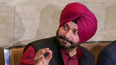 Navjot Singh Sidhu : मी कधी असं म्हटलेलं नाही, गंभीर-आगरकरवरुन नवज्योत सिंह सिद्धूवर स्पष्टीकरण देण्याची वेळ
