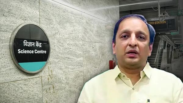 Mumbai Metro 3 : मेट्रो स्टेशनच्या नावातून नेहरुंचं नाव गायब, काँग्रेसच्या आरोपामुळे नवा वाद पेटणार