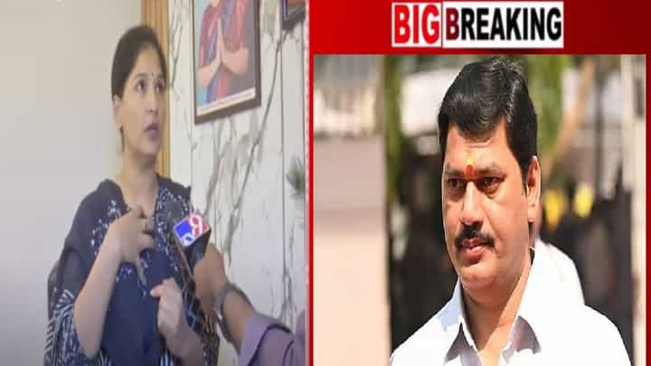 Karun Munde : ...म्हणून माझ्या आईची आत्महत्या, सुसाईड नोटमध्ये काय लिहिलंय? धनंजय मुंडेंचं नाव घेत करूणा मुंडेंचा खळबळजनक आरोप Karun Munde : ...म्हणून माझ्या आईची आत्महत्या, सुसाईड नोटमध्ये काय लिहिलंय? धनंजय मुंडेंचं नाव घेत करूणा मुंडेंचा खळबळजनक आरोप