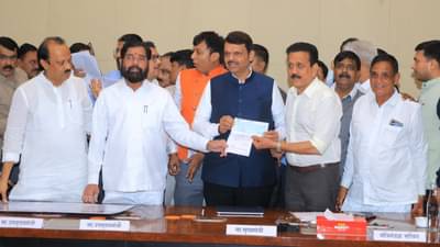 मंत्री महाजन यांनी आपला वर्षभराचा पगार मुख्यमंत्री सहायता निधीस दिला,अशी मदत करणारे पहिलेच मंत्री