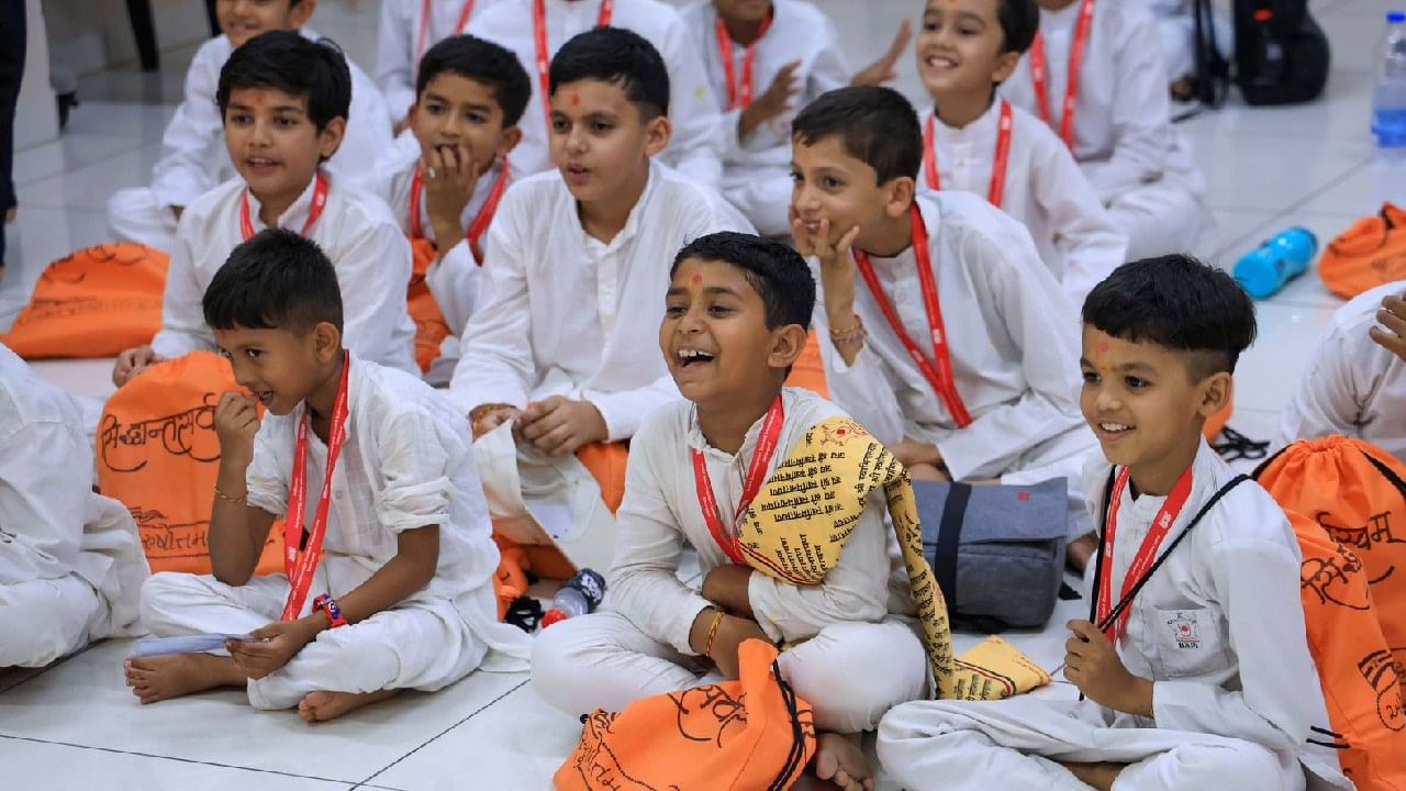  मिशन राजीपो – श्रद्धेचे भविष्य, पवित्रतेची शक्ती - हा उपक्रम सिद्ध करतो की जेव्हा संस्कार बालपणी पेरले जातात, तेव्हा भविष्य प्रकाशाने उजळते. आजची ही बालकेच उद्याची “परंपरा-प्रदीपक” बनत आहेत. जी आधुनिकतेसोबत अध्यात्म, बुद्धीसोबत प्रामाणिकता आणि अध्ययनासोबत प्रेम यांचा सुंदर मिलाफ घडवत आहे. 