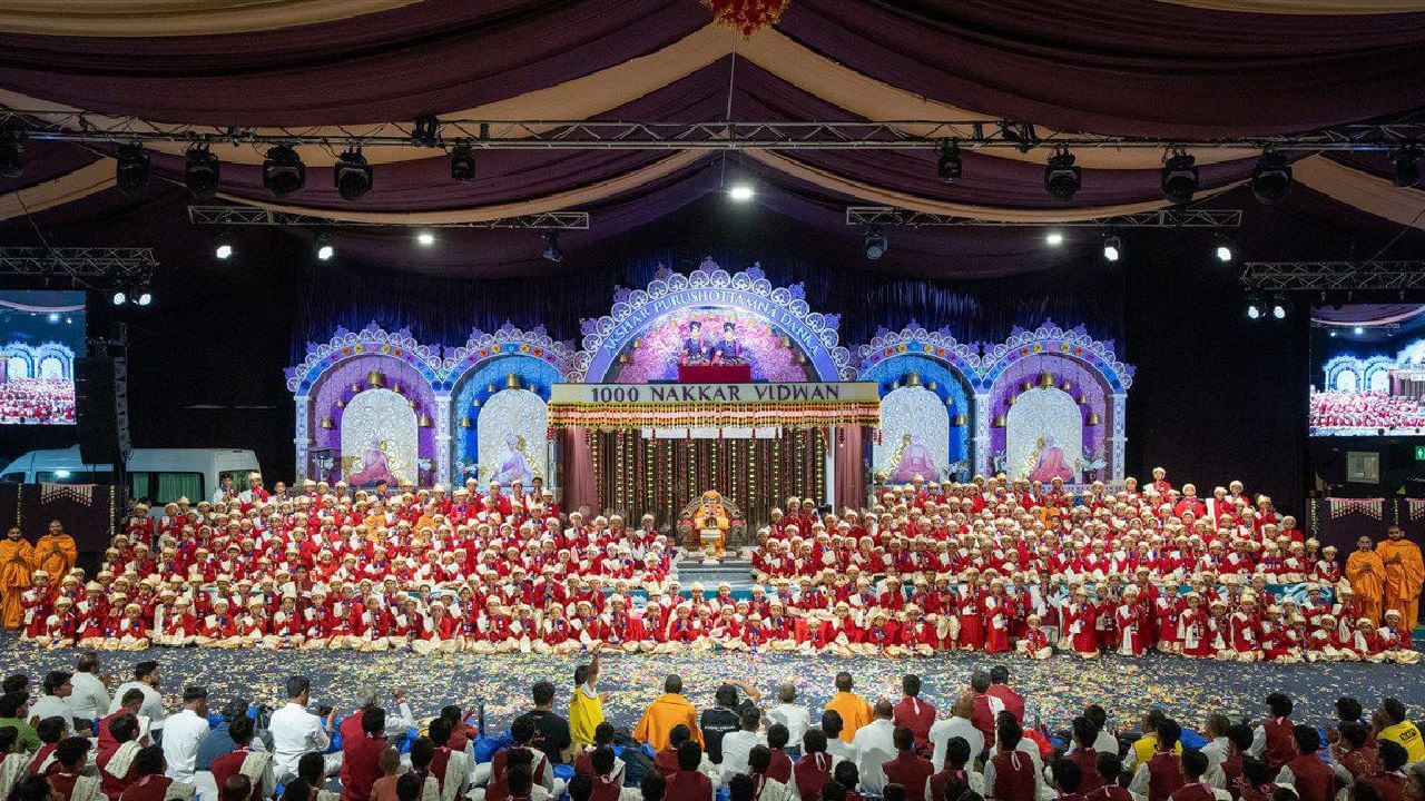  महंत स्वामी महाराजांनी सुरुवातीला एका वर्षात 10,000  बालकांनी संस्कृत श्लोक कंठस्थ करावेत असे लक्ष्य ठेवले होते., परंतु ही प्रेरणा जणू पवित्र अग्नीसारखी पसरली  आणि जे उद्दिष्ट होते ते आंदोलनात परिवर्तित झाले.  40,000 हून अधिक बालकांनी यात  उत्साहाने सहभाग घेतला आहे.  यांपैकी 15,666 बालक-बालिकांनी सत्संग दीक्षा ग्रंथातील सर्व 315 संस्कृत श्लोक पूर्णपणे कंठस्थ करून ही परीक्षा उत्तीर्ण केली. हजारो इतर बालक आजही या अध्ययन, चिंतन आणि आत्मपरिवर्तनाच्या साधना-प्रवासात पुढे जात आहेत. 