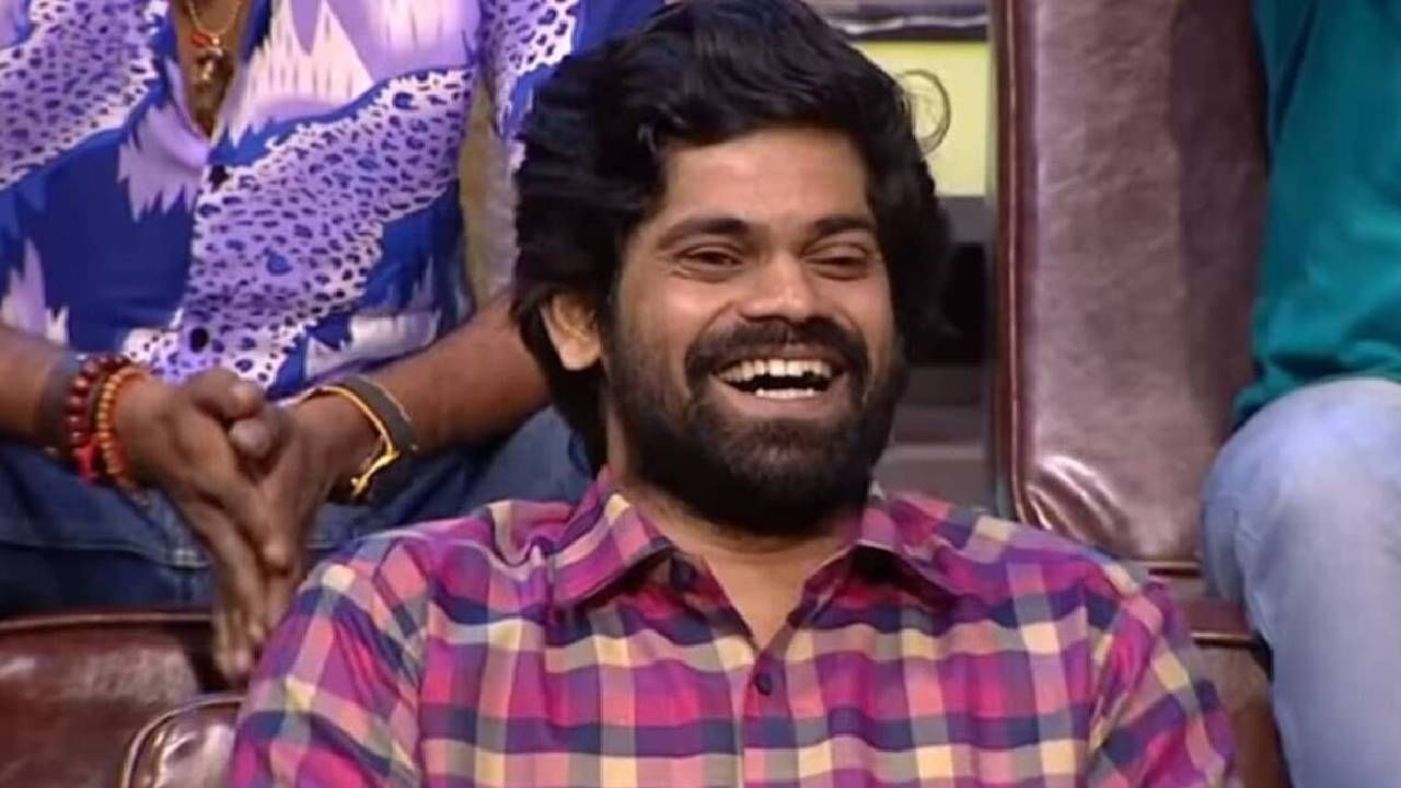 'महाराष्ट्राची हास्यजत्रा' या कार्यक्रमातील विनोदवीरांनी प्रेक्षकांच्या मनात घर केले आहे. त्यामधील एक म्हणजे ओंकार भोजने. पण त्याने काही कारणास्तव शो सोडला होता. आता तो पुन्हा शोमध्ये दिसणार आहे.