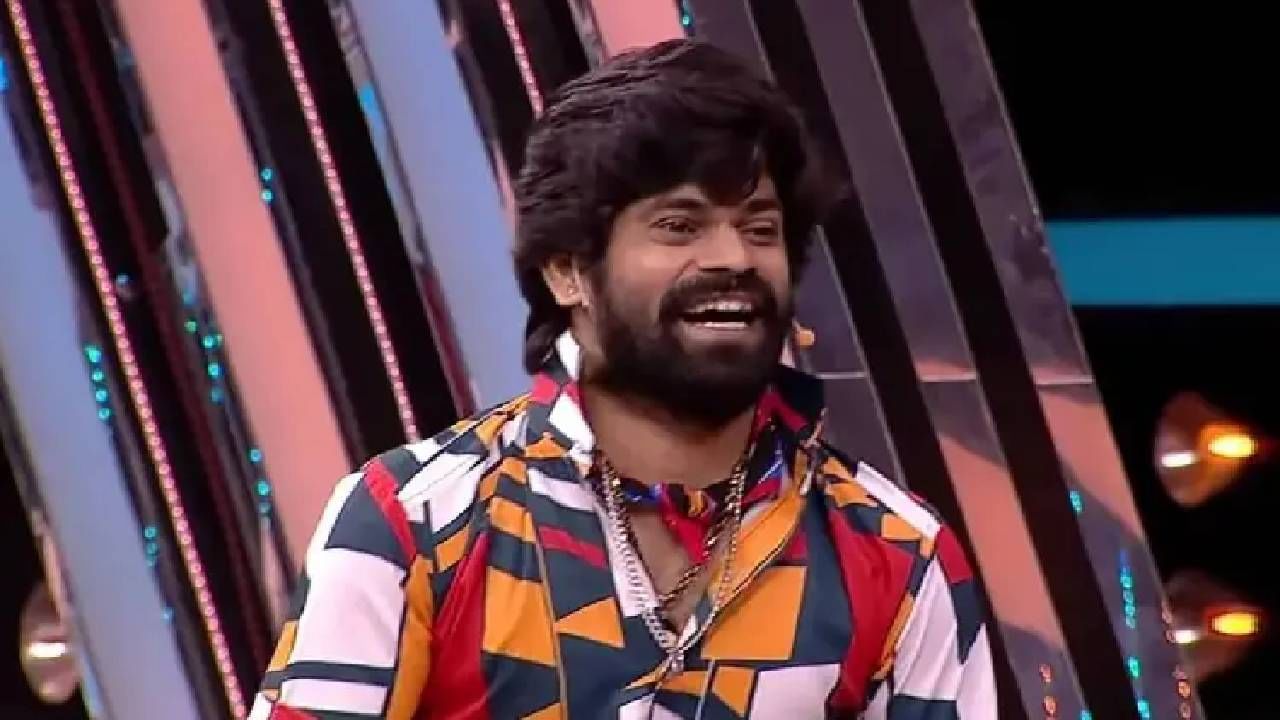 'अगं अगं आई...' असो किंवा 'साइन कॉस थिटा' ओंकार वेगवेगळ्या स्कीटमधून प्रेक्षकांची मने जिंकली होती. तो कोकण कोहिनूर या नावाने ओळखला जातो.