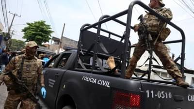 ड्रग लॉर्डस विरुद्ध वॉर, रेड कमांडो अड्ड्यावर हेलिकॉप्टरने अटॅक, गल्लीबोळात मृतदेहांचा खच