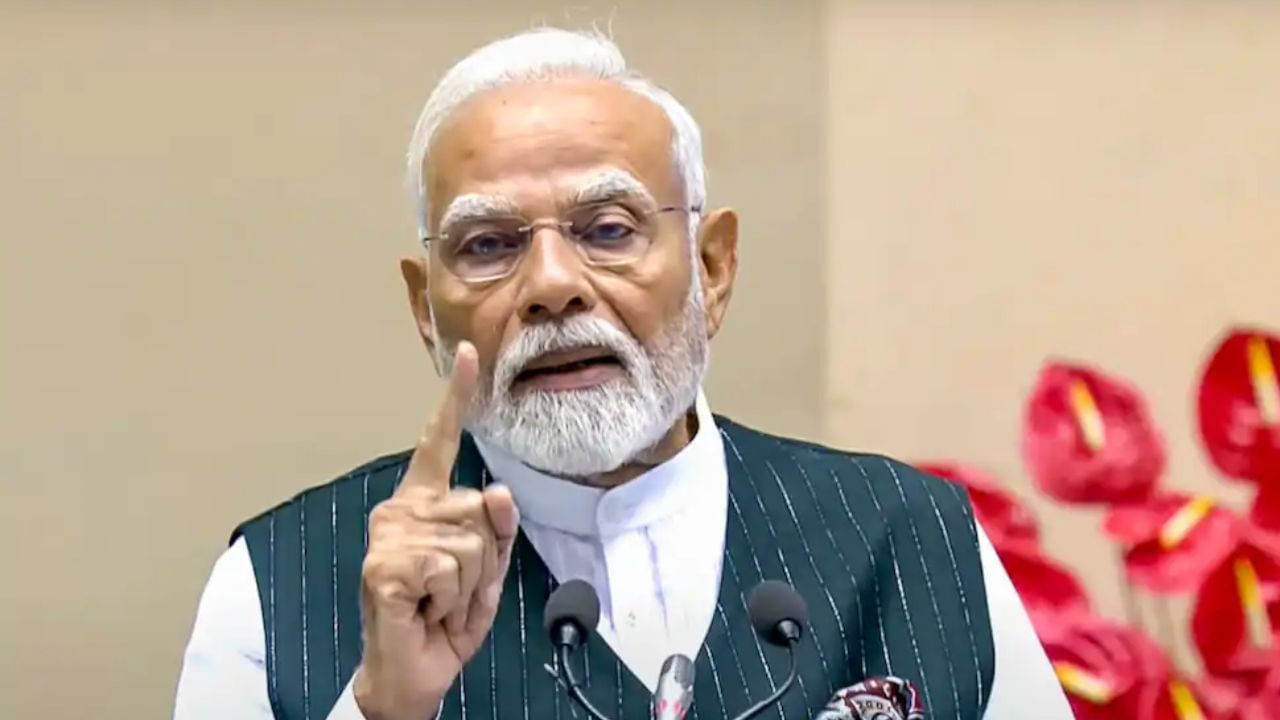 कोणत्या विदेशी ताकदीच्या दबावामुळे काँग्रेस सरकार पाकिस्तानवर हल्ला करण्यास कचरले? उत्तर द्या... नरेंद्र मोदींचं आव्हान