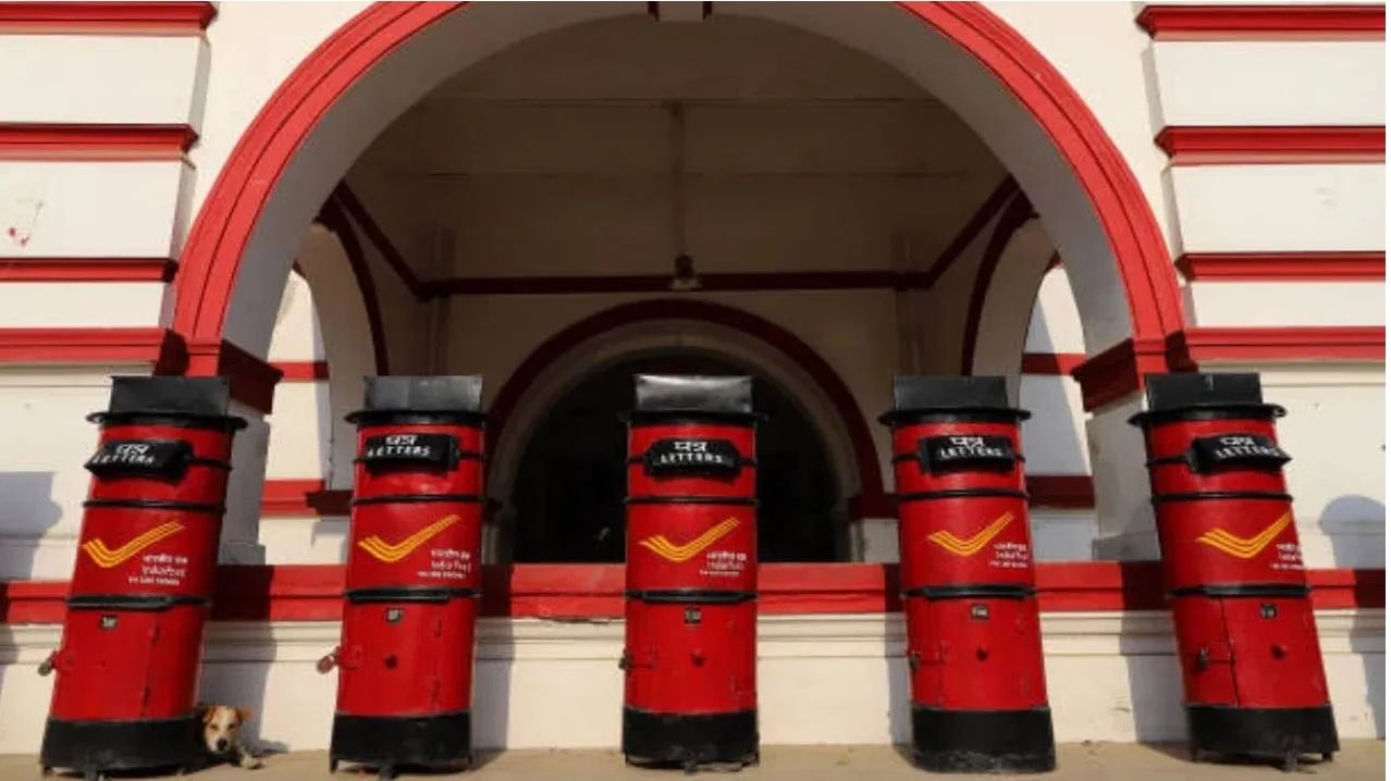 PPF चा सर्वात मोठा फायदा हा आहे की यात मिळणारे व्याज आणि पैसे काढणे दोन्ही पूर्णपणे करमुक्त आहे.तसेच ही एक सरकारी गॅरंटीड योजना आहे.त्यात तुमचा पैसा संपूर्णपणे सुरक्षित राहतो. मग भले शेअरबाजारात किती चढ उतार होवो.