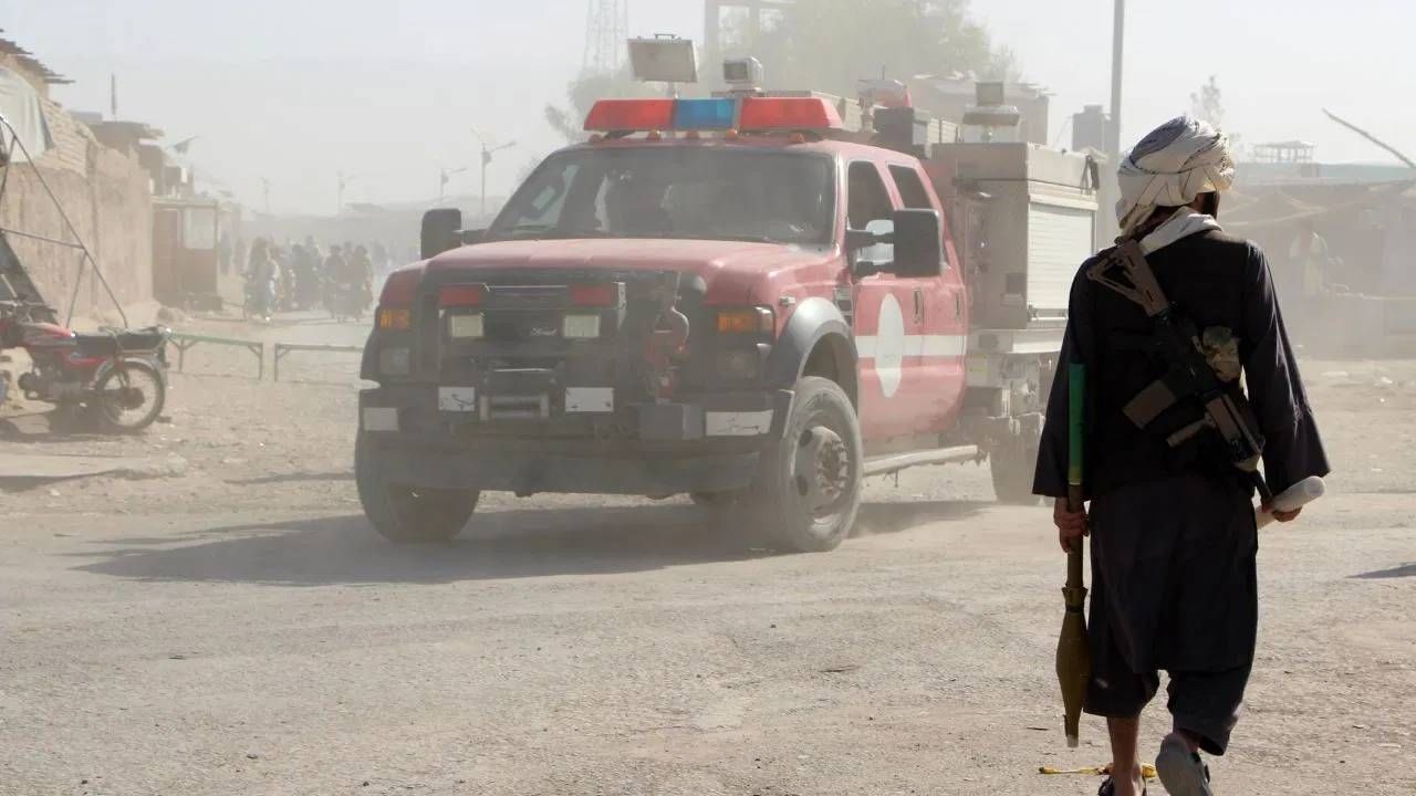 Pakistan Afghanistan War : पाकिस्तान-अफगाणिस्तान युद्धात पहिलं कोण झुकलं? महत्वाची माहिती समोर, एक फोन फिरला आणि थांबलं युद्ध Pakistan Afghanistan War : पाकिस्तान-अफगाणिस्तान युद्धात पहिलं कोण झुकलं? महत्वाची माहिती समोर, एक फोन फिरला आणि थांबलं युद्ध