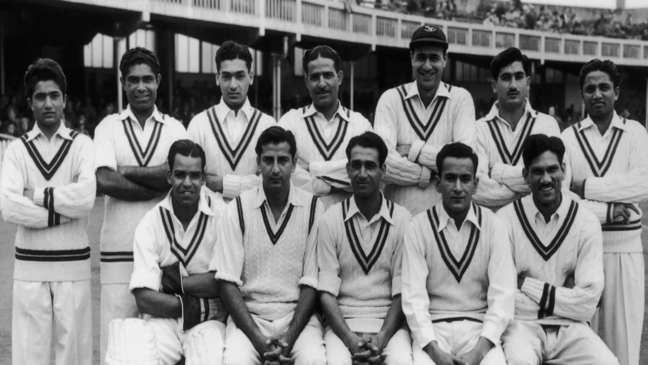 वजीर मोहम्मद यांनी पाकिस्तानचं 1952 ते 1959 दरम्यान एकूण 20 कसोटी सामन्यांमध्ये प्रतिनिधित्व केलं. तसेच वजीर पहिल्यांदा कसोटी मालिका खेळणाऱ्या पाकिस्तान संघातील हयात असलेले सदस्य होते. (Photo Credit : Central Press/Hulton Archive/Getty Images)