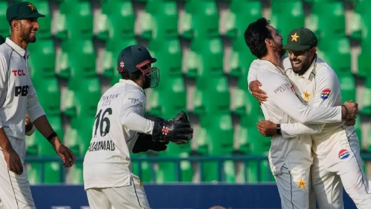 VIDEO : धक्कादायक, पाकिस्तानी क्रिकेट टीमच्या ड्रेसिंग रुममध्ये अज्ज्ञात माणसाची घुसखोरी