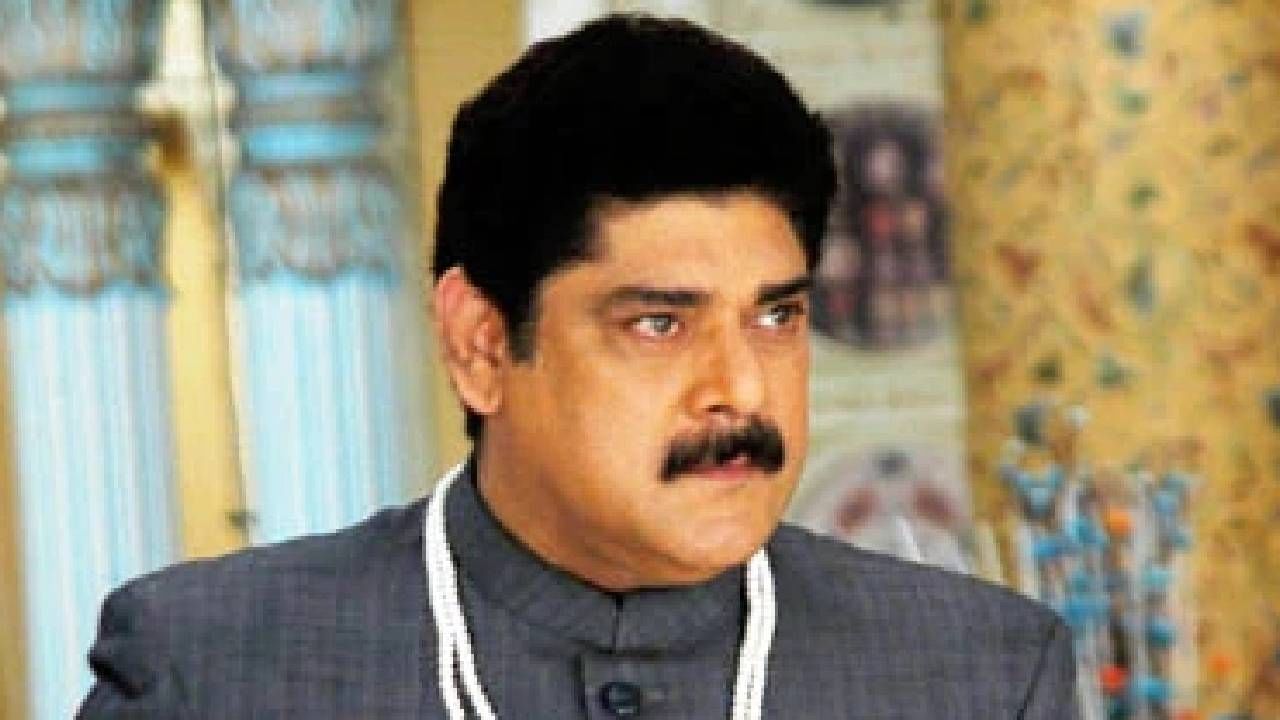 'इंडिया फोरम्स'ला दिलेल्या एका मुलाखतीत पंकज धीर त्यांच्या लोकप्रियतेबद्दल मोकळेपणे व्यक्त झाले होते. माझ्या नावाने मंदिरं बांधली गेली आहेत आणि त्यात माझ्या मुर्त्यांचं, कर्ण या भूमिकेचं पूजन केलं जातं, असं त्यांनी सांगितलं. 
