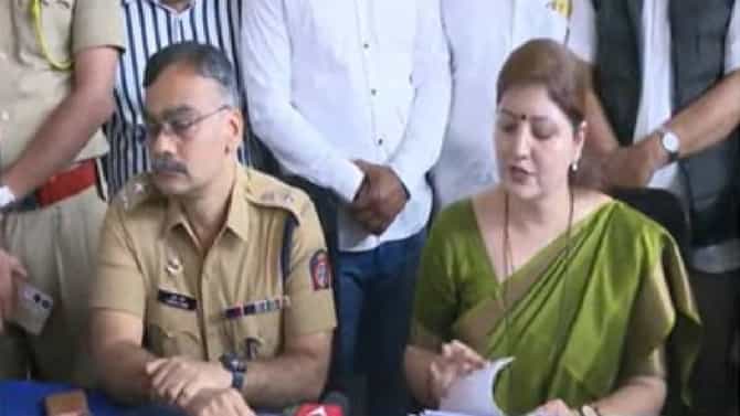Phaltan Doctor Death Case : ती हॉटेलला गेली, तिथून तिने रात्रभर प्रशांतला..., फलटण महिला डॉक्टर आत्महत्या प्रकरणात रुपाली चाकणकर यांचा मोठा गौप्यस्फोट