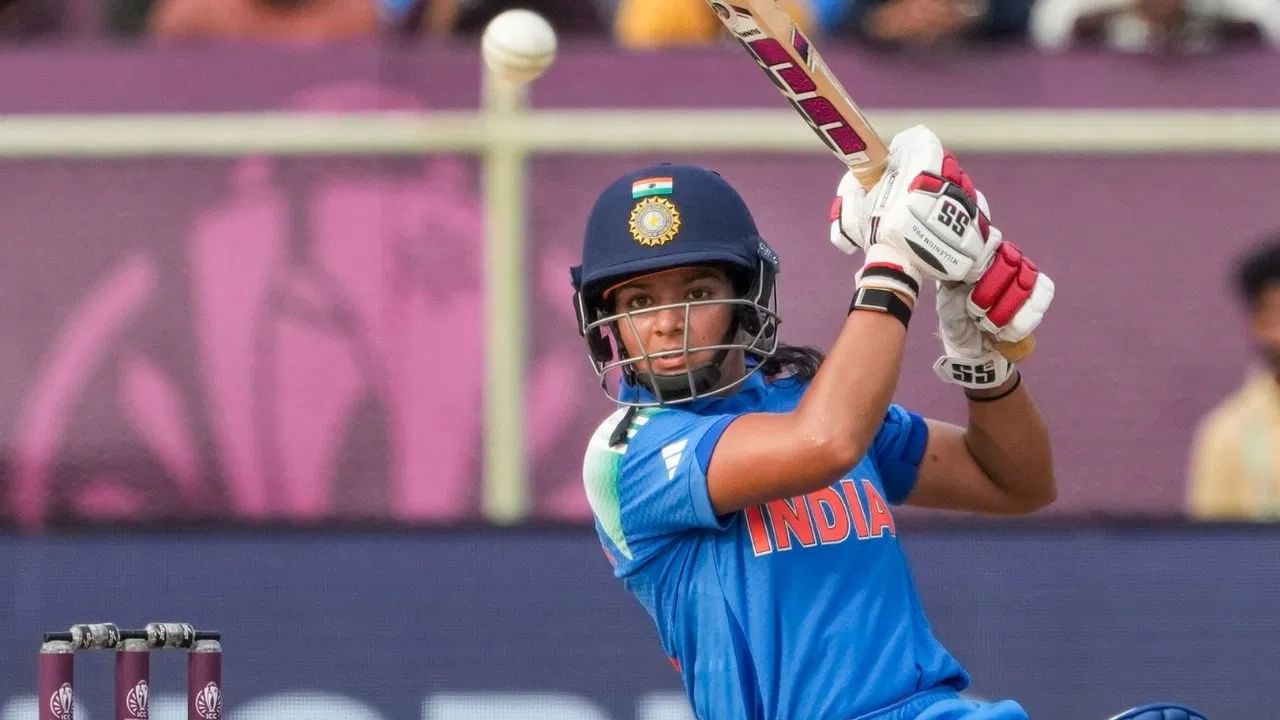 प्रतिकाने 12 धावा पूर्ण करताच खास कामगिरी केली. प्रतिकाने एकदिवसीय क्रिकेटमध्ये 1 हजार धावा पूर्ण केल्या. प्रतिकाने यासह एकदिवसीय क्रिकेटमध्ये वेगवान 1 हजार धावा करण्याच्या वर्ल्ड रेकॉर्डची बरोबरी केली. (Photo Credit : PTI)