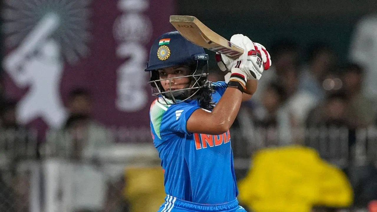 प्रतिकाने एक विशेष कामगिरी केली. प्रतिकाने एकदिवसीय पदार्पण ते आतापर्यंत एकूण 304 दिवसांच्या आता 1 हजार धावा पूर्ण केल्या. प्रतिकाने यासह लॉरा वूल्वार्टचा 734 दिवसांचा विक्रम मोडीत काढला. (Photo Credit : PTI)