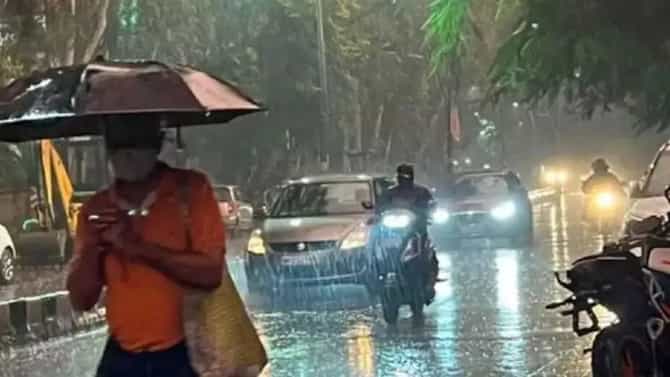 Maharashtra Rain Update : फटाके वाजवायचे की भिजवायचे? राज्यात पुन्हा एकदा जोरदार पावसाची हजेरी