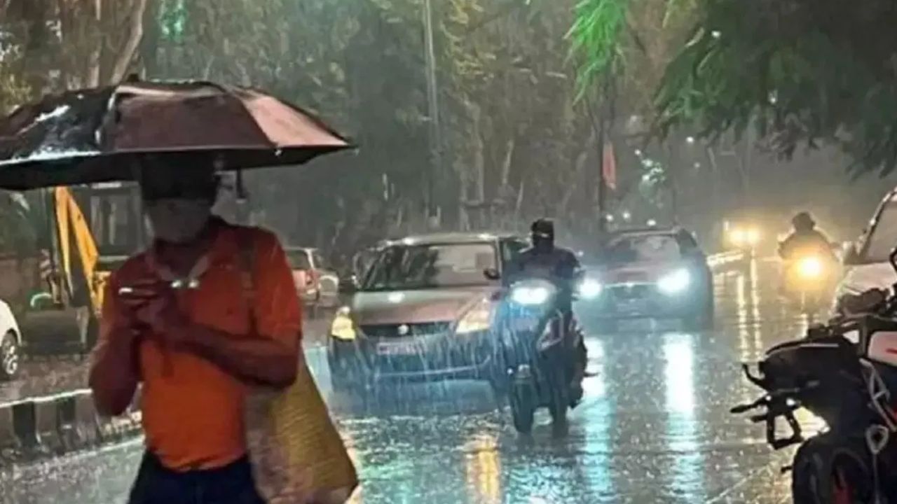 Maharashtra Rain Update : फटाके वाजवायचे की भिजवायचे? राज्यात पुन्हा एकदा जोरदार पावसाची हजेरी Maharashtra Rain Update : फटाके वाजवायचे की भिजवायचे? राज्यात पुन्हा एकदा जोरदार पावसाची हजेरी