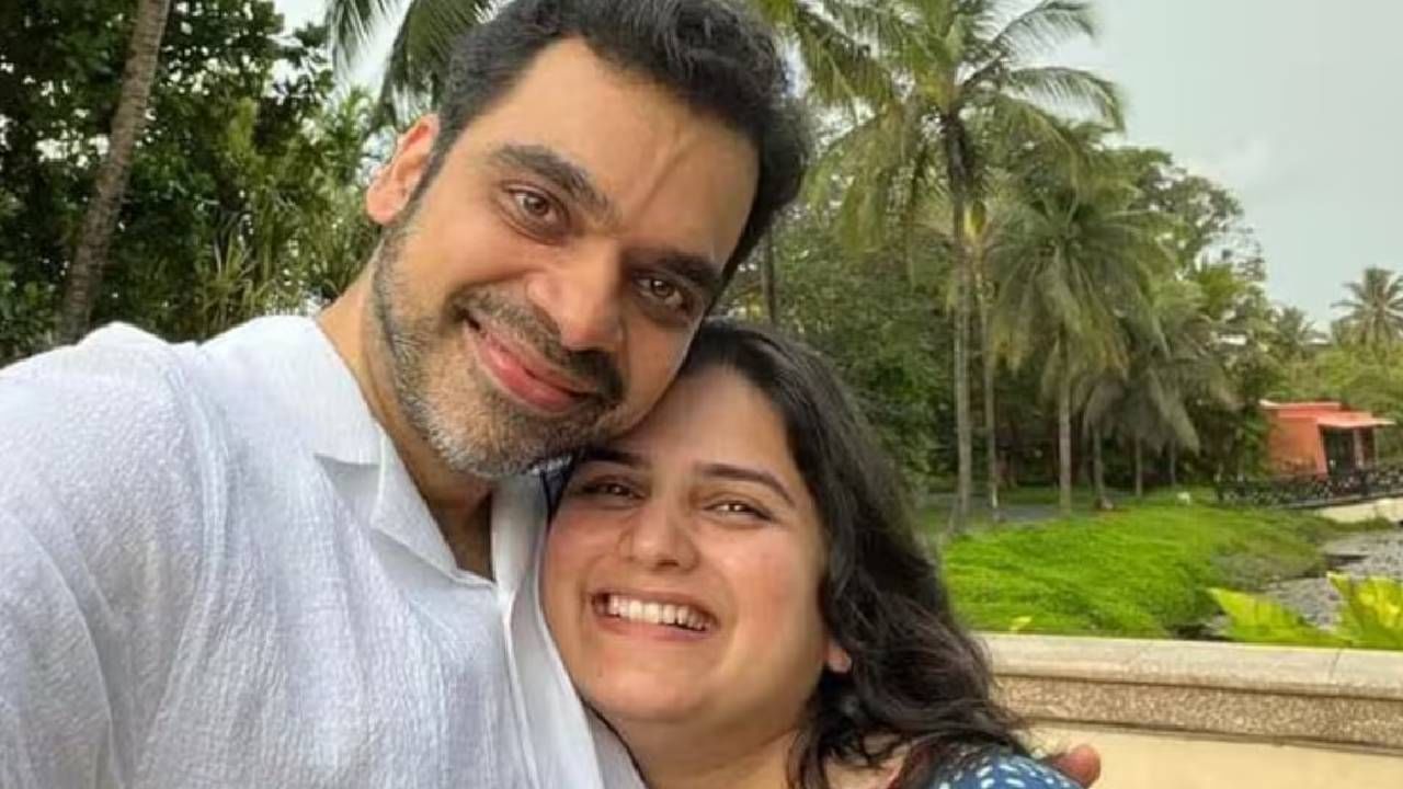 17 वर्षांच्या संसारानंतर गायक राहुल देशपांडे हे पत्नी नेहापासून विभक्त झाले. सप्टेंबर 2024 मध्ये त्यांनी घटस्फोट घेतला होता. परंतु त्याची घोषणा त्यांनी सप्टेंबर 2025 मध्ये केली. या दोघांना रेणुका नावाची मुलगी आहे. 
