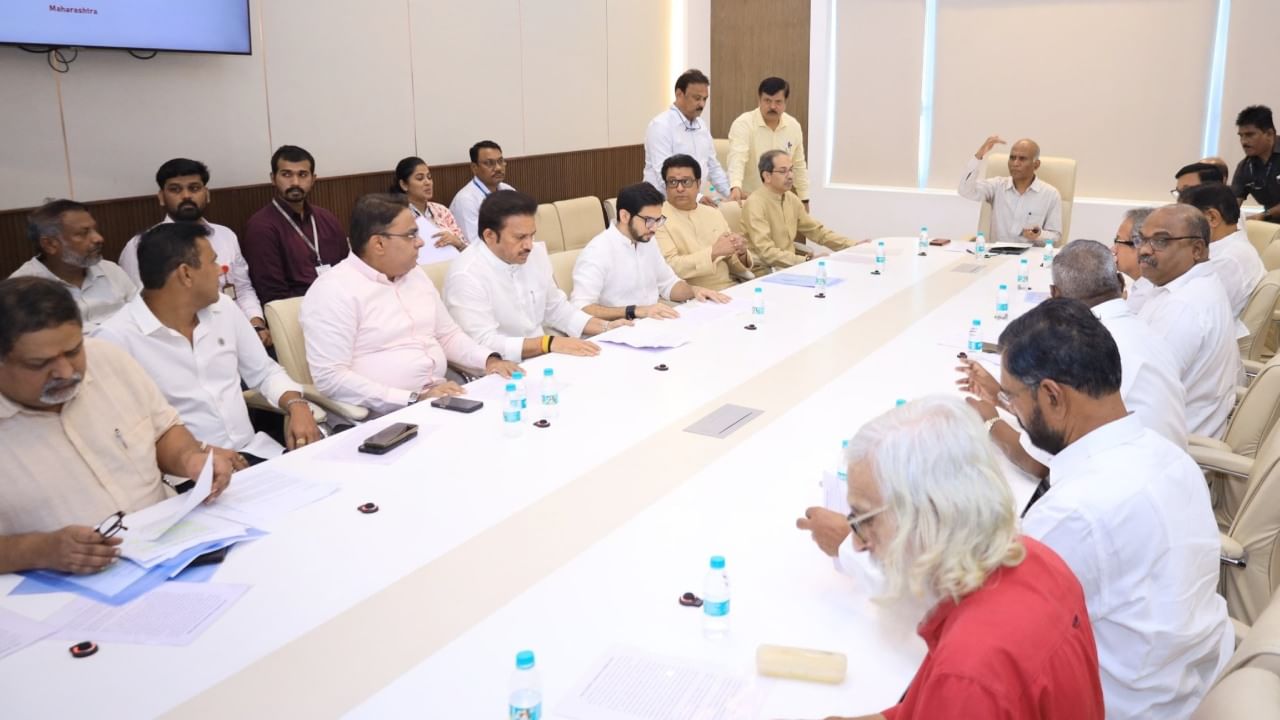 राज ठाकरे-उद्धव ठाकरे आज पुन्हा निवडणूक आयोगाला भेटणार, शरद पवार मात्र गैरहजर राहणार, कारण काय? राज ठाकरे-उद्धव ठाकरे आज पुन्हा निवडणूक आयोगाला भेटणार, शरद पवार मात्र गैरहजर राहणार, कारण काय?