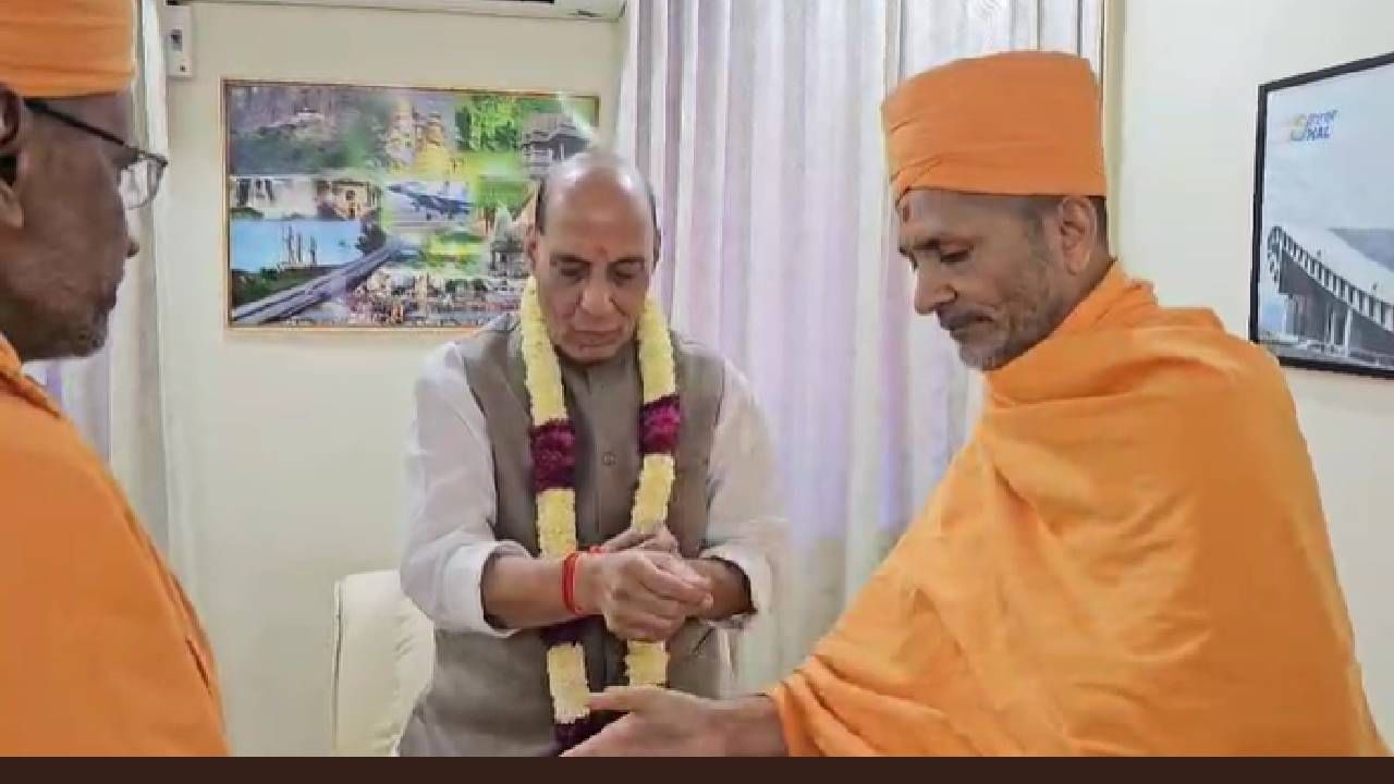 राजनाथ सिंह यांनी ऑस्ट्रेलिया येथील सिडनी येथील बीएपीएस स्वामी नारायण मंदिराला भेट दिली होती. त्याचा उल्लेख या भेटीत झाला. भारतीय संस्कृती, अध्यात्म आणि शाश्वत मूल्यांचे प्रचार-प्रसारसंबंधीची माहिती देण्यात आली. बीएपीएस विश्वभरात एकता, श्रद्धा आणि सेवेच्या भावनेने काम करते. 