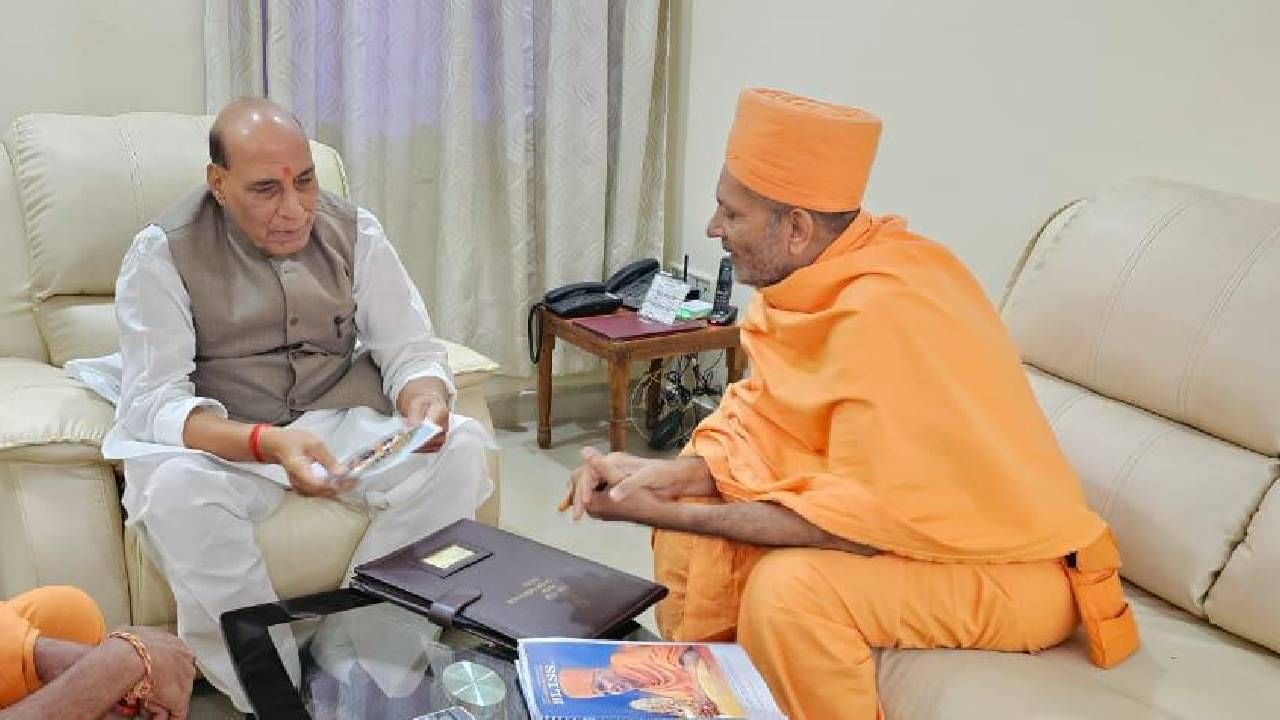 ही भेट अत्यंत सौहार्दपूर्ण झाली. यावेळी दोघांनीही एकमेकांना हार्दिक शुभेच्छा दिल्या. आध्यात्मिक विषयासह इतर मुद्यांवर यावेळी चर्चा झाली. 