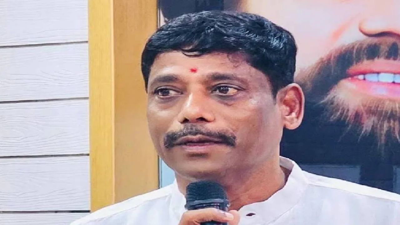 मोठी बातमी! रवींद्र धंगेकरांच्या अडचणी वाढल्या, कोर्टाचं समन्स, नेमकं प्रकरण काय? मोठी बातमी! रवींद्र धंगेकरांच्या अडचणी वाढल्या, कोर्टाचं समन्स, नेमकं प्रकरण काय?