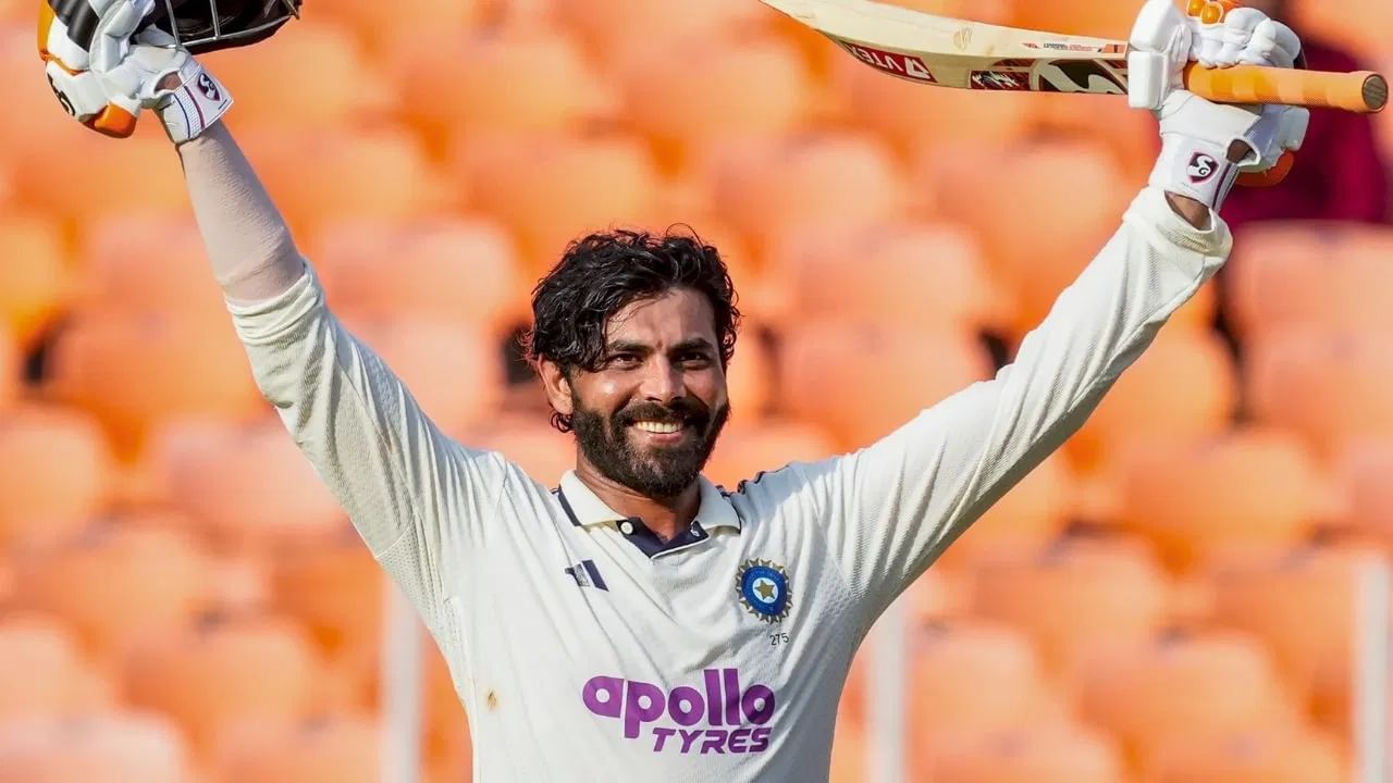 उभयसंघातील दुसरा आणि अंतिम सामना हा 10 ऑक्टोबरपासून नवी दिल्लीतील अरुण जेटली स्टेडियममध्ये होणार आहे. जडेजाला या सामन्यात मोठा विक्रम करण्याची संधी आहे. जडेजाला विक्रमासाठी फक्त 10 धावांची गरज आहे. (Photo Credit : PTI)