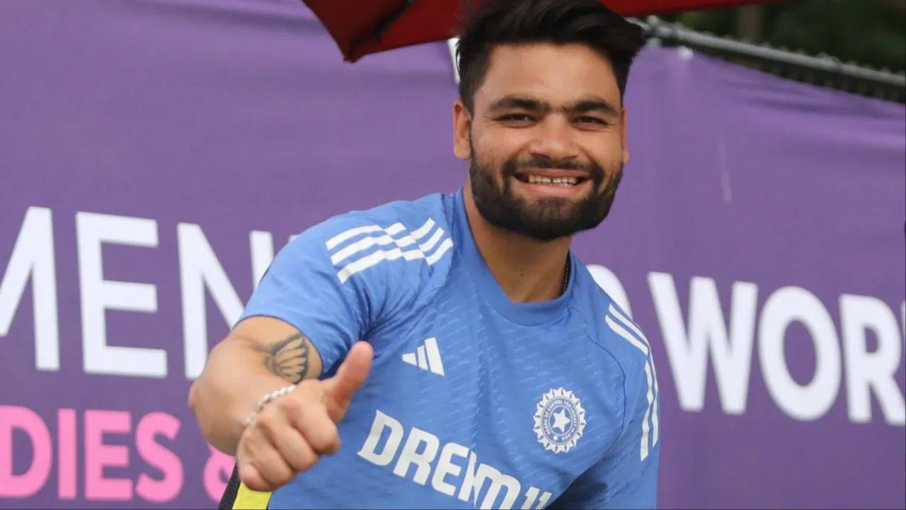 रिंकु सिंहने 180 चेंडूत 2 षटकार आणि 9 चौकारांसह शतक पूर्ण केलं. त्याने या सामन्यात 273 चेंडू खेळले आणि नाबाद 165 धावा केल्या. त्याच्या या खेळीमुळे हा सामना ड्रॉ झाला. उत्तर प्रदेशने पहिल्या डावात 470 धावांचा पाठलाग करताना 8 गडी गमवून 471 धावा केल्या. ( Photo: Pankaj Nangia-ICC/ICC via Getty Images)