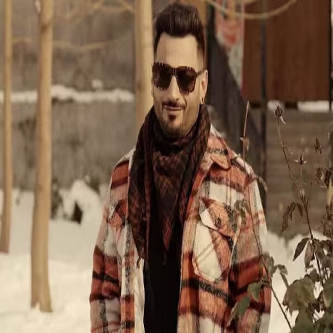 "फकीर" म्हणून प्रसिद्ध असलेले गायक आणि अभिनेता ऋषभ टंडन यांचे 21 ऑक्टोबर रोजी अचानक हृदयविकाराच्या झटक्याने निधन झाले. ही दुःखद बातमी पापाराझी विरल भयानी यांनी इंस्टाग्रामवर शेअर केली. ऋषभ टंडन हे गायक, संगीतकार आणि अभिनेता होते.