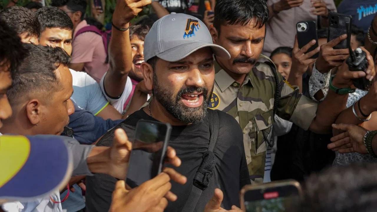 Rohit Sharma :  अखेर रोहित शर्माच्या मदतीसाठी जिगरी मित्राला उतरावं लागलं, मुंबईत हिटमॅनसोबत काय झालं? VIDEO