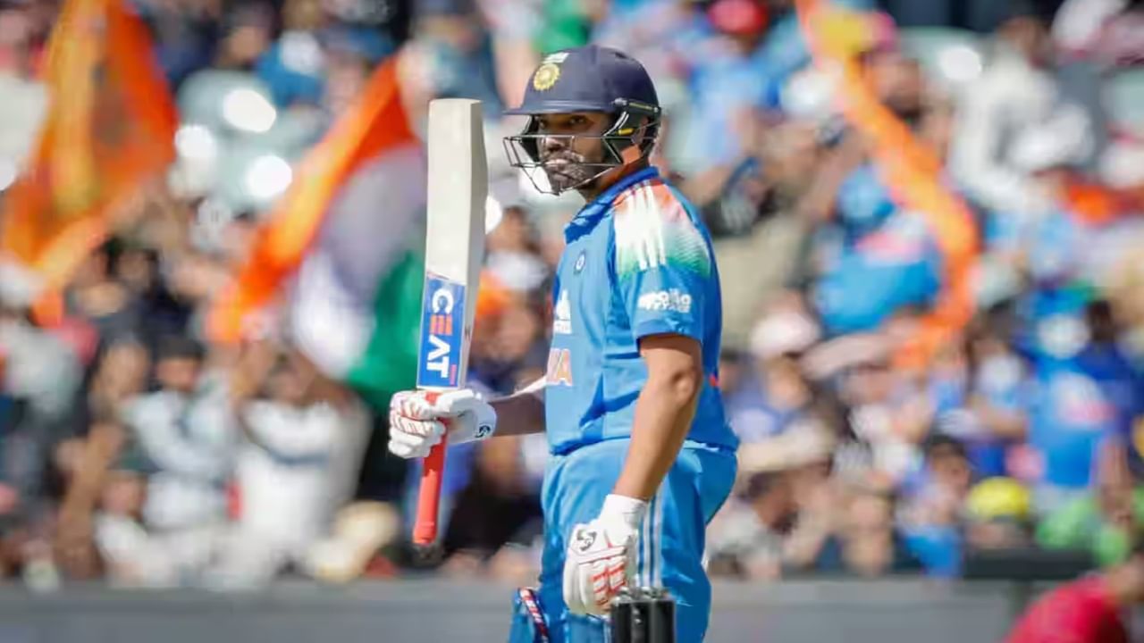 रोहित शर्मा याने एडलेडमध्ये दुसऱ्या एकदिवसीय सामन्यात कारकीर्दीतील 59 वं तर ऑस्ट्रेलिया विरूद्धचं 10 वं अर्धशतक झळकावलं. रोहितने 97 बॉलमध्ये 9 फोर आणि 2 सिक्ससह एकूण 73 रन्स केल्या. रोहितने या खेळीसह अनेक विक्रम आपल्या नावावर केले. (Photo Credit : Bcci)