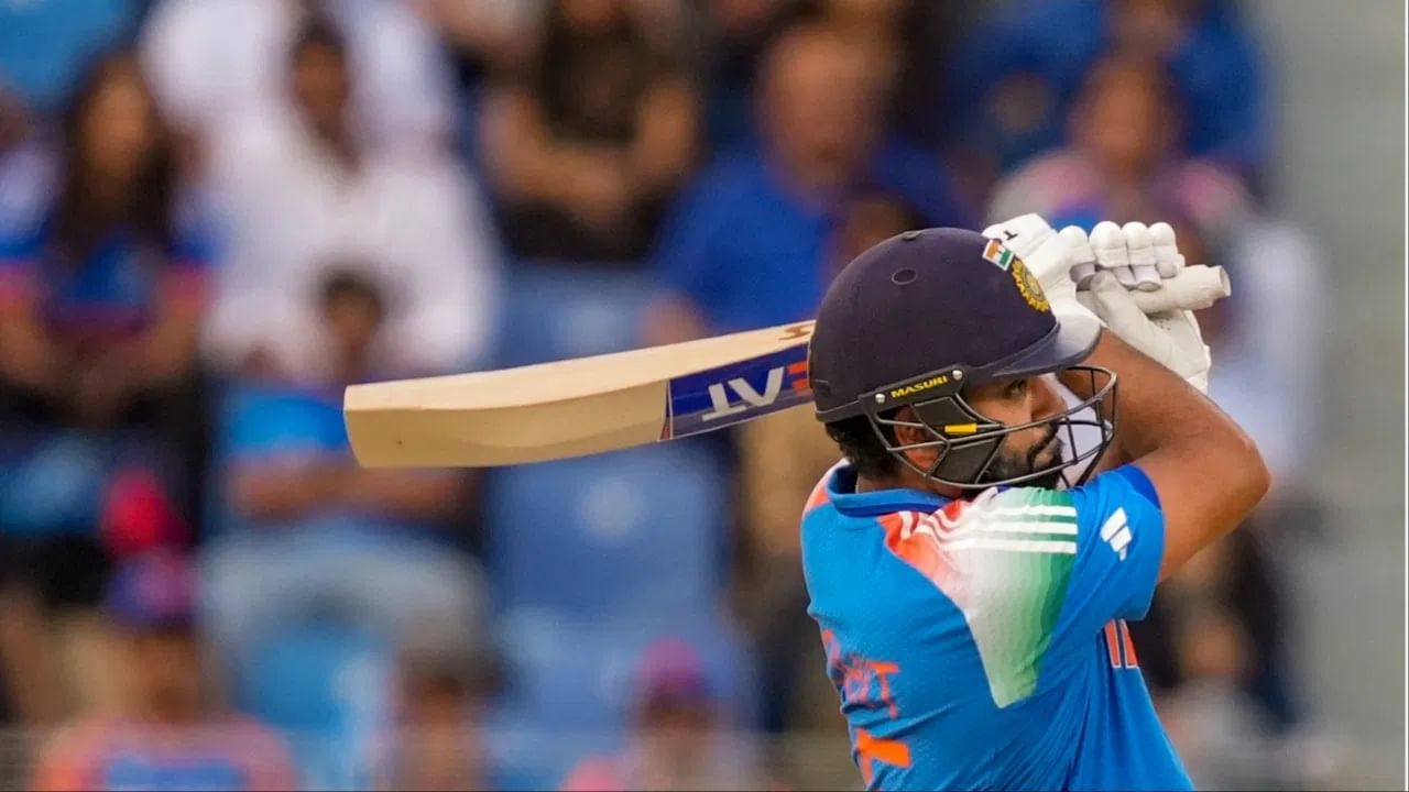 तसेच रोहितकडे पाकिस्तानचा माजी फलंदाज शाहिद आफ्रिदी याला मागे टाकून वनडे क्रिकेटमधील सर्वाधिक षटकारांचा विश्वविक्रम आपल्या नावावर करण्याची संधी आहे. रोहितला त्यासाठी फक्त 8 सिक्सची गरज आहे. (Photo Credit: PTI)