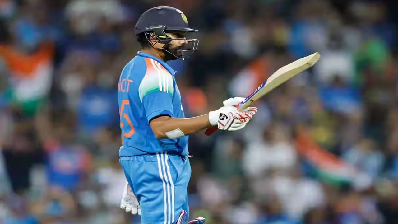 टी 20I क्रिकेटमध्ये सर्वाधिक षटकारांचा विश्व विक्रम हा टीम इंडियाचा माजी कर्णधार आणि फलंदाज रोहित शर्मा याच्या नावावर आहे. रोहितने 151 डावांत सर्वाधिक 205 षटकार लगावले आहेत. (Photo Credit : Bcci)