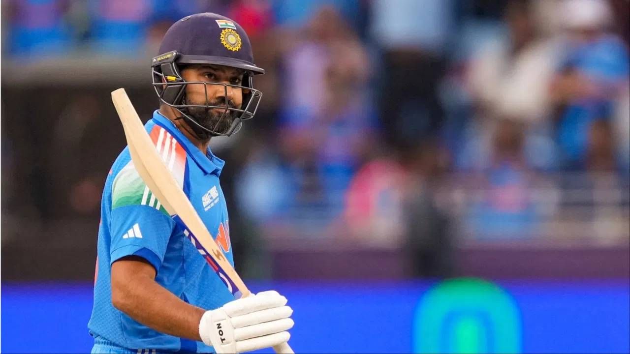 रोहित शर्माने पर्थवरील पहिल्या वनडे सामन्यात 10 धावा करताच ऑस्ट्रेलियाविरुद्ध 1000 धावा पूर्ण करणारा पहिला भारतीय फलंदाज ठरेल. त्यामुळे त्याच्याकडे मोठी संधी आहे. (Photo: PTI)