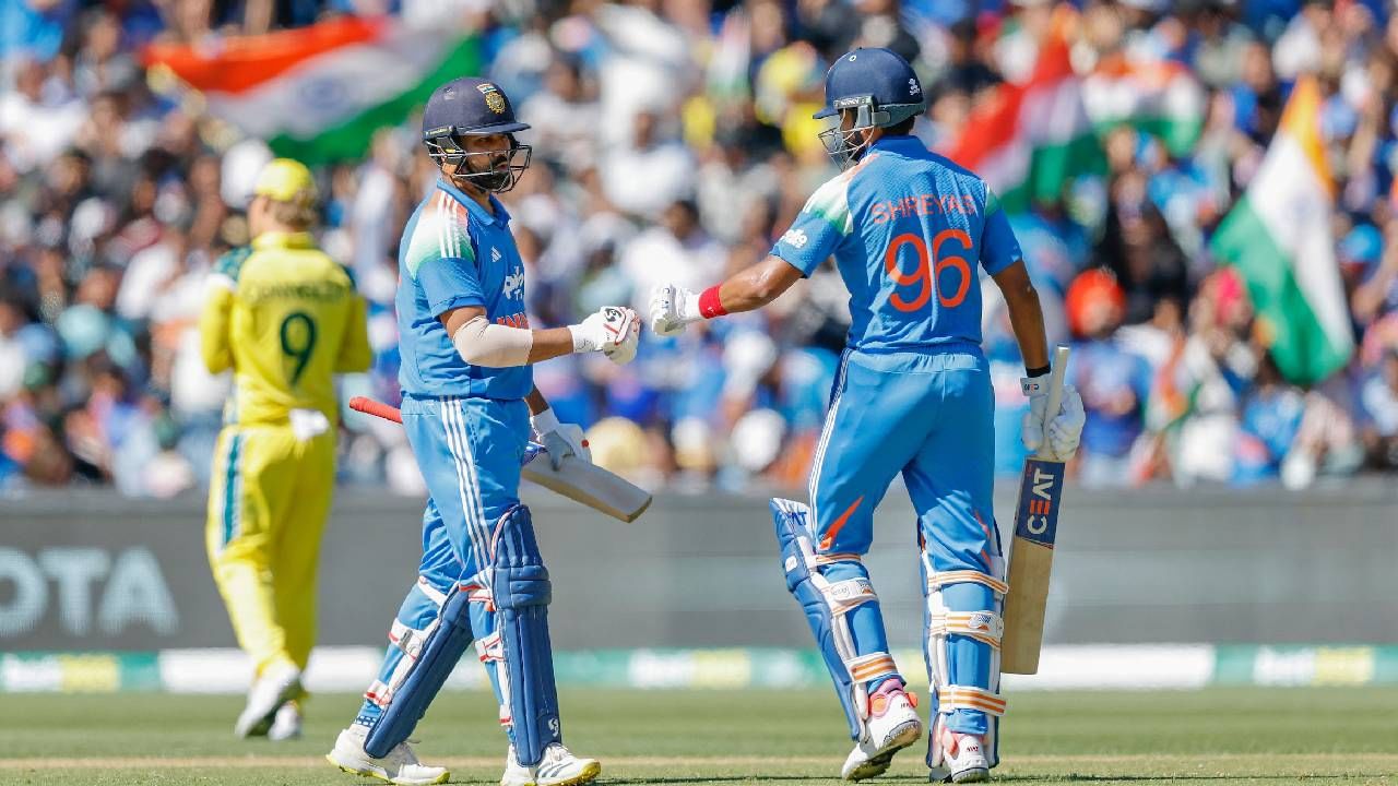 दरम्यान, रोहित शर्माने सिडनी वनडे सामन्यात एक षटकार मारताच या मैदानात सर्वाधिक षटकार मारणारा आशियाई खेळाडू ठरेल. रोहितने सिडनीत 9 षटकार मारले आहेत. तर जयसूर्याच्या नावावरही इतकेच षटकार आहेत. (Photo- BCCI Twitter)