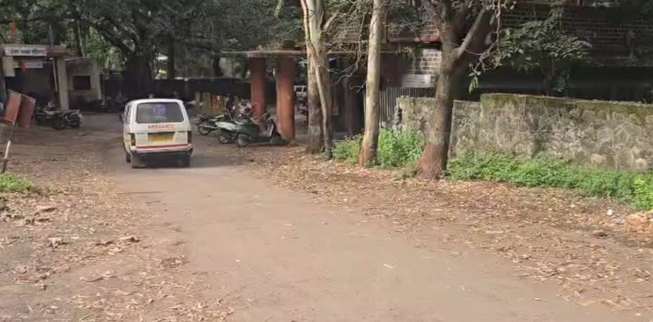 कॉल करून आपल्याला शवविच्छेदनाचा अहवाल बदलण्यासाठी पोलीस तसेच राजकीय दबाव टाकला जात आहे, अशी कल्पना मृत डॉक्टर तरुणीने आपल्या सख्ख्या बहिणीला दिली होती, असा दावा केला जात आहे. मृत डॉक्टरच्या आतेभावाने तसा दावा केला आहे. त्यामुळे आता या प्रकरणात नेमके काय घडणार? हे पाहणे महत्त्वाचे ठरणार आहे.    