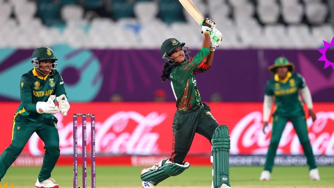 वनडे वर्ल्डकप 2025 स्पर्धेत 18 वर्षीय अष्टपैलू शोरना अक्तरने एक मोठा विक्रम आपल्या नावावर केला आहे.  बांगलादेशच्या तरुण खेळाडूने फलंदाजीमध्ये पदार्पण केले आणि बांगलादेशसाठी सर्वात जलद अर्धशतक करण्याचा विक्रम केला.(Photo Credit: Getty)