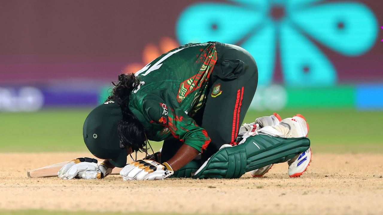 शोरनाने एकदिवसीय क्रिकेटमधील तिचे पहिले अर्धशतक पूर्ण केले. शोरनाने फक्त 34 चेंडूत अर्धशतक पूर्ण केले. तसेच बांगलादेशसाठी महिला एकदिवसीय क्रिकेटमध्ये सर्वात जलद अर्धशतक करण्याचा विक्रम केला. (Photo Credit: Getty)