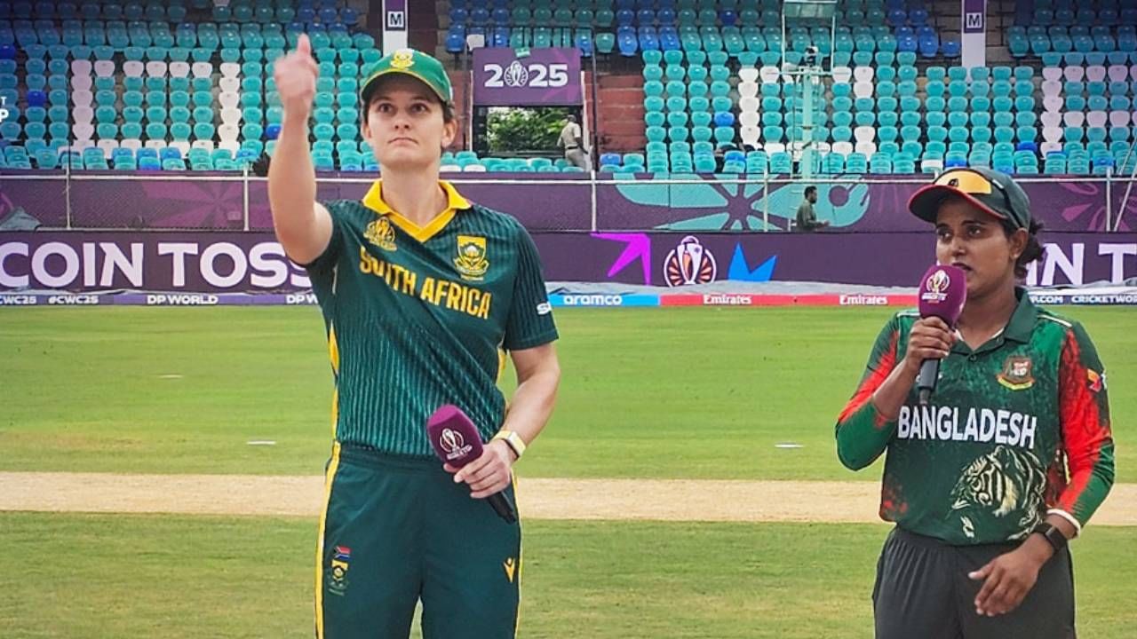 वनडे वर्ल्डकप स्पर्धेतील दक्षिण अफ्रिकेने तिसऱ्या विजयाची नोंद केली आहे. बांगलादेशने दक्षिण अफ्रिकेला विजयासाठी 232 धावांचं आव्हान दिलं होतं. हे आव्हान दक्षिण अफ्रिकेने 7 गडी गमवून 49.3 षटकात पूर्ण केलं. यासह गुणतालिकेत तिसऱ्या स्थानी झेप घेतली. पण या सामन्यात सोरना अक्तरची खेळी महत्त्वपूर्ण ठरली.(Photo Credit: Getty)