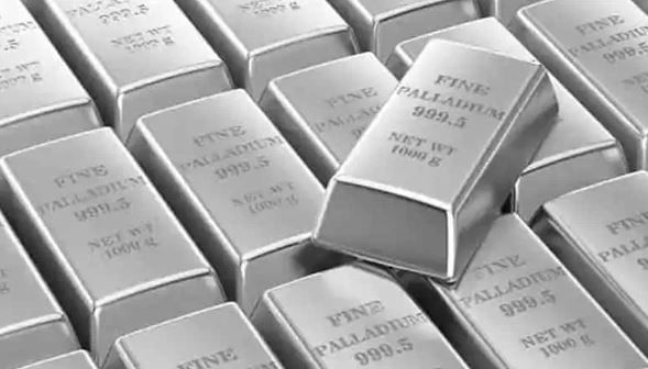 या एका वर्षात चांदीचा भाव हा 75 टक्क्यांनी वाढलेला आहे. त्यामुळेच चांदी भविष्यातही अशाच पद्धतीने वाढू शकते, असा अंदाज व्यक्त केला जातोय.