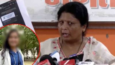 Satara Doctor Death Case : मृत्यूनंतर स्टेटस लाईक कसं केलं? सातारा डॉक्टर प्रकरणात अंधारेंनी दाखवला हादरवणारा पुरावा!