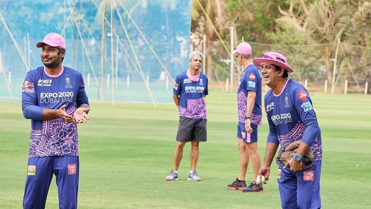 पंजाब किंग्सने साईराज बहुतुले यांचं स्वागत केलं आहे. सीईओ सतीश मेनन यांनी सांगितलं की, 'आम्ही सुनील जोशी यांनी काही वर्षे दिलेल्या मार्गदर्शनाबाबत आभारी आहोत. आता पुढेत आम्ही आमच्या प्रशिक्षण स्टाफमध्ये साईराज बहुतुले यांचं स्वागत करतो. त्यांचं सखोल ज्ञान आणि देशांतर्गत गोलंदाजांना घडवण्याची रणनिती आमच्या संघासाठी अमुल्य ठरेल.'(फोटो-इंस्टाग्राम)