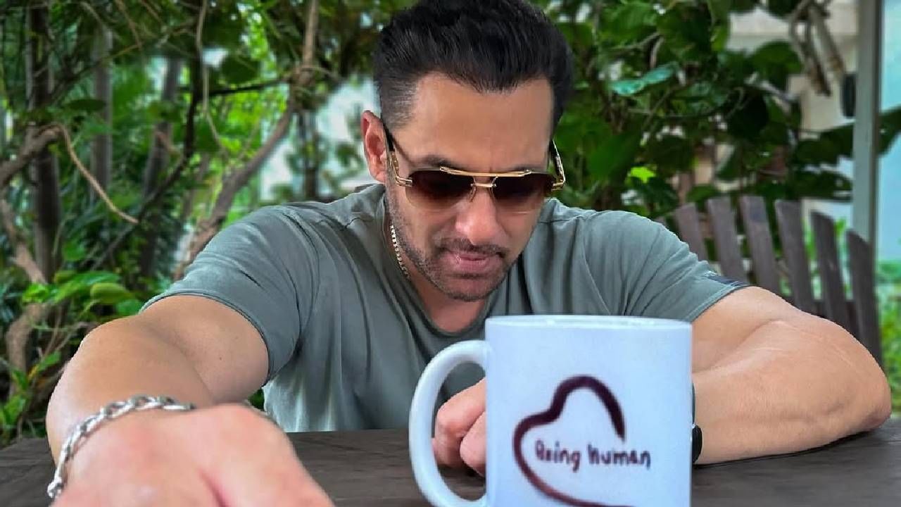 बॉलिवूडचा 'भाईजान' अर्थात अभिनेता सलमान खानने चित्रपट, जाहिराती आणि इतर माध्यमांतून बरीच संपत्ती कमावली आहे. मुंबईपासून दुबईपर्यंत विविध ठिकाणी सलमानची प्रॉपर्टी आहे. सलमानचं घर मुंबईतील वांद्रे पश्चिम इथल्या बायरामजी जीजीभॉय रोडवर आहे. 'गॅलेक्सी अपार्टमेंट' असं त्याचं नाव आहे. 
