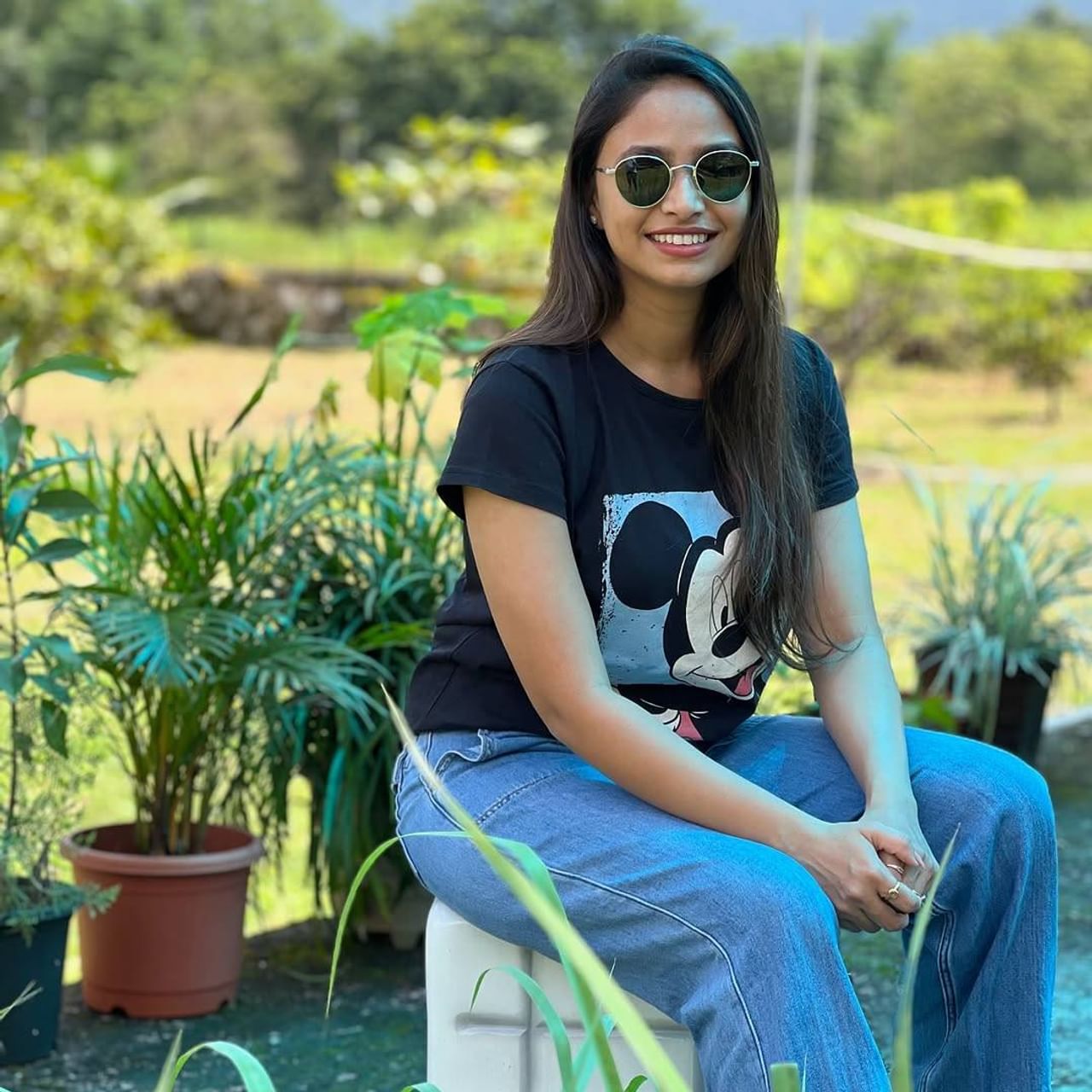 स्टार प्रवाह वाहिनीवरील 'लग्नाची बेडी' या मालिकेत भूमिका साकारणारी अभिनेत्री सायली देवधर तिच्या कुटुंबीयांसोबत अभिनेत्री प्राजक्ता माळीच्या कर्जत इथल्या फार्महाऊसवर सुट्ट्यांचा आनंद घेण्यासाठी गेली. या फॅमिली व्हेकेशनचे सुंदर फोटो तिने इन्स्टाग्रामवर पोस्ट केले आहेत. 
