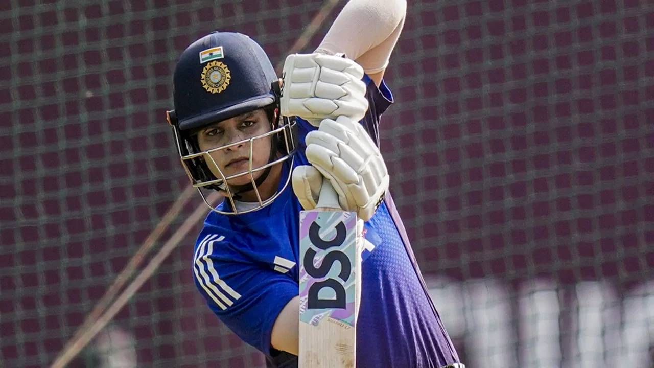 2023 टी20 वर्ल्डकप स्पर्धेच्या उपांत्य फेरीत फक्त 9 दावा करता आल्या. आता वनडे वर्ल्डकप 2025 स्पर्धेच्या उपांत्य फेरीतही तिची बॅट काही चालली नाही. आताही ती फक्त 9 धावा करून बाद झाली. (PC-PTI)