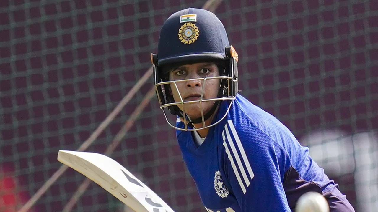 शफाली वर्माने 2020 टी20 वर्ल्डकप अंतिम फेरीत पहिल्यांदा बाद फेरीत खेळली होती. पण फक्त 2 धावा करून बाद झाली. त्यानंतर 2022 मध्ये कॉमनवेल्थ उपांत्य फेरीत फक्त 15 धावा करू शकली. तसेच अंतिम फेरीतही फक्त 11 धावांचं योगदान दिलं. (PC-PTI)